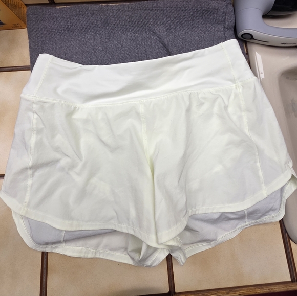 Lululemon Speed Up Mid-Rise Lined Short, Size 8 - Picture 1 of 4